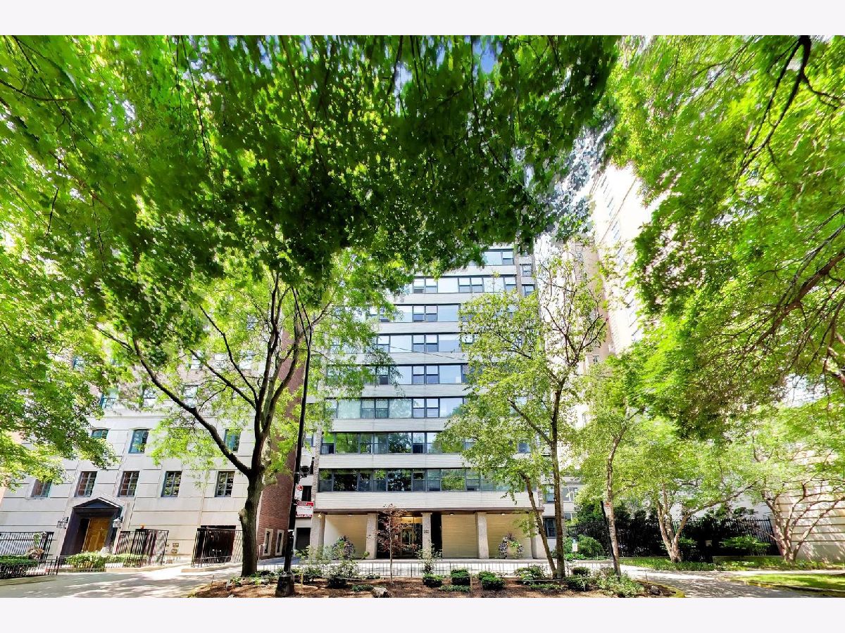  For Sale Chicago Illinois, 1540 State Parkway