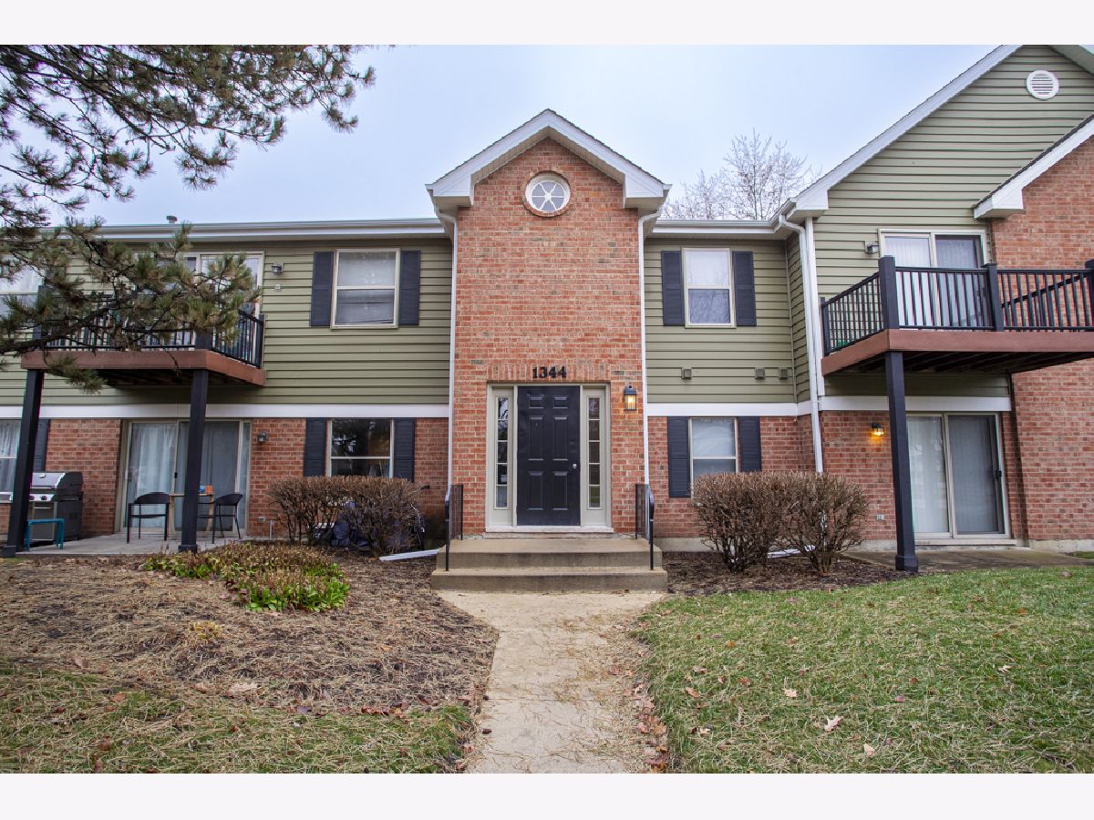 Condominiums For Rent Chantecleer Lakes Naperville Illinois, 1344 Mcdowell