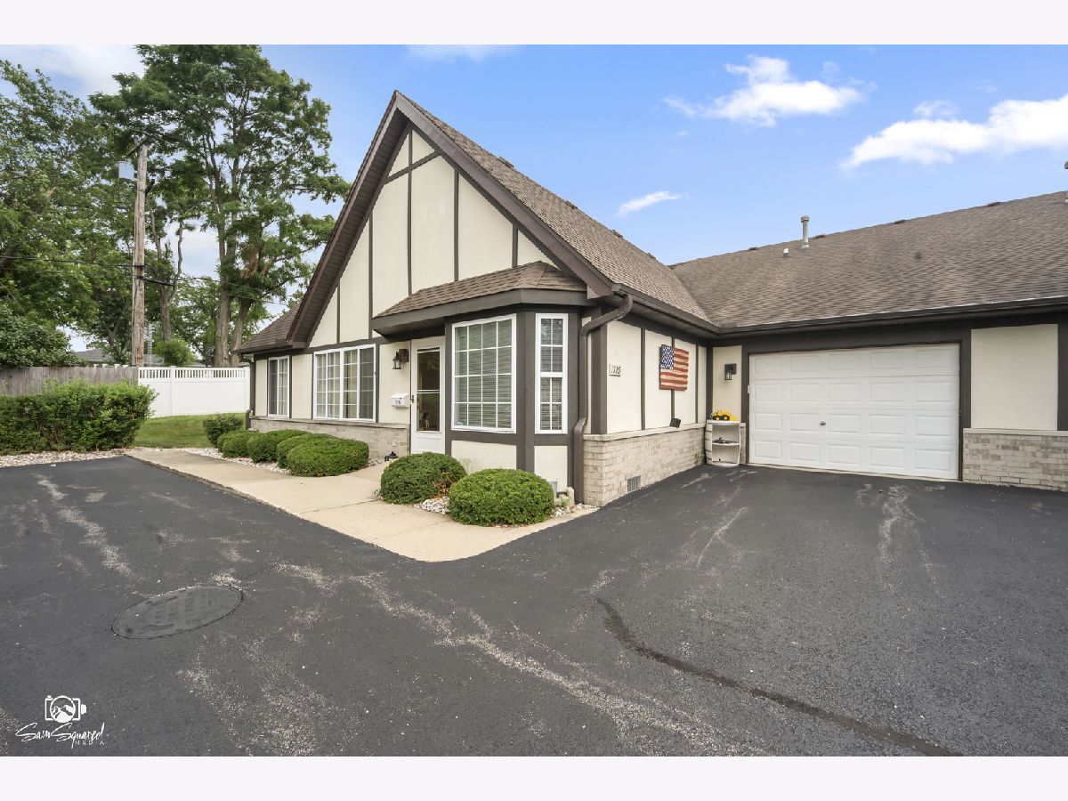  For Sale Crest Hill Illinois, 1716 Willow Circle Drive