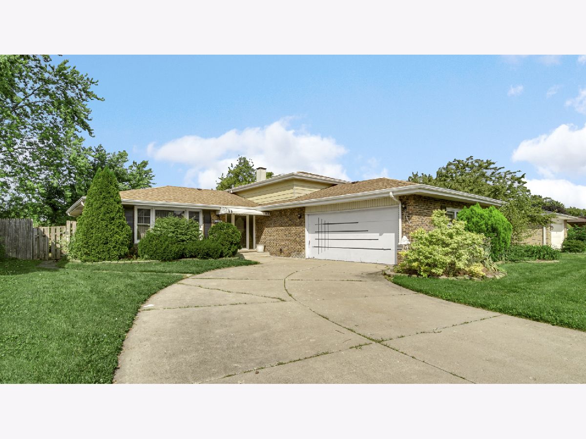Homes For Sale Thornwood Estates South Holland Illinois, 544 Thornwood Drive