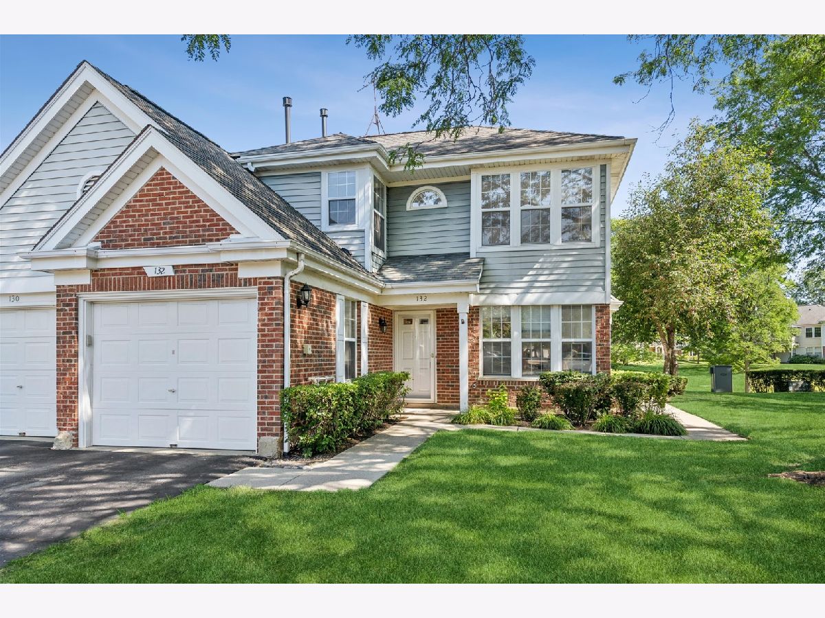 Homes & Townhomes & Condos For Sale Old Farm Village Buffalo Grove Illinois, 132 White Branch Court