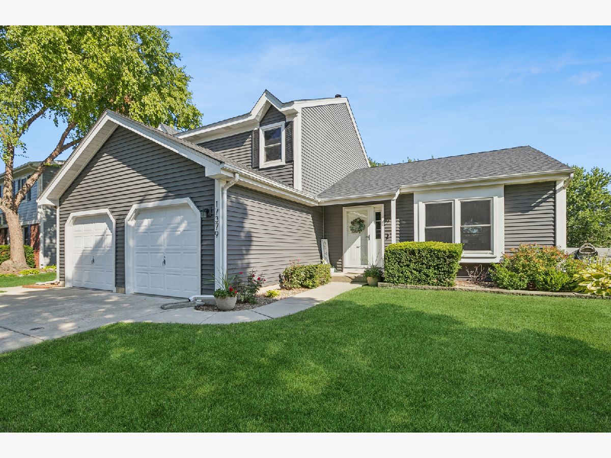  For Sale Grayslake Illinois, 17379 Hickory Lane