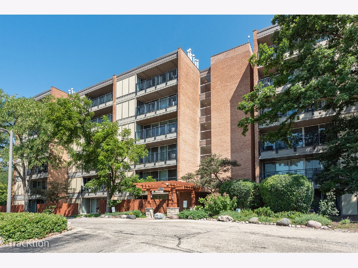  For Sale Lisle Illinois, 5950 Oakwood Drive
