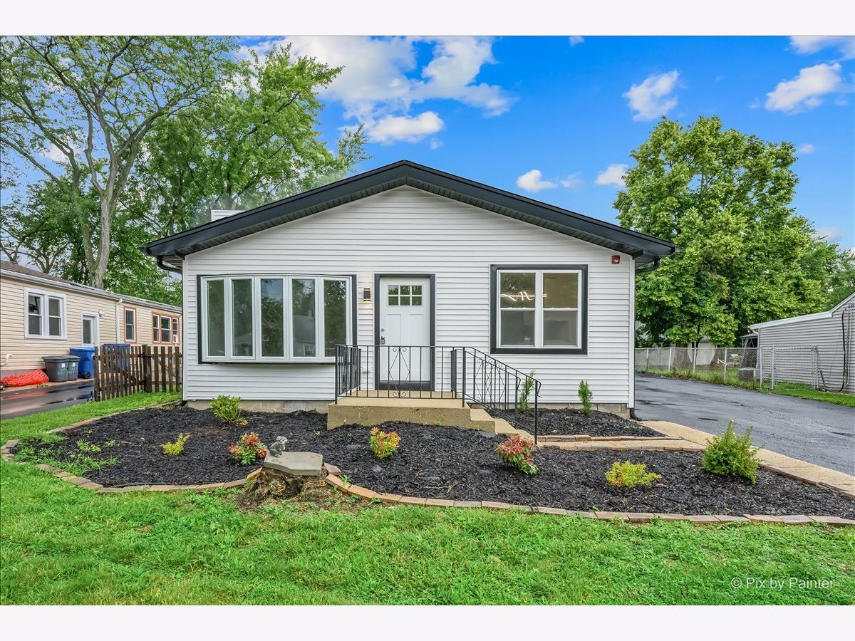 Homes For Sale Wildwood Grayslake Illinois, 18172 Twin Lakes Boulevard