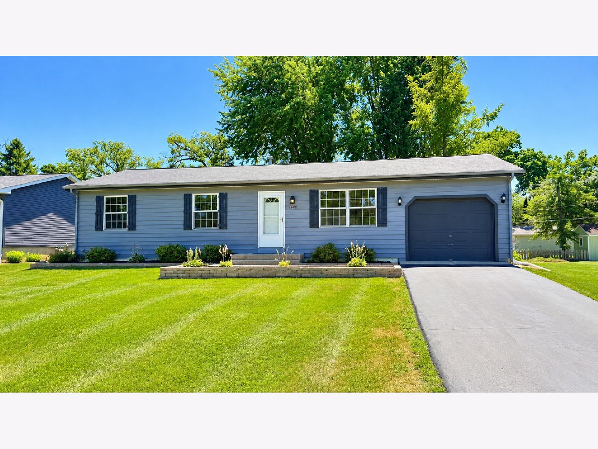 Homes For Sale Holiday Hills Mchenry Illinois, 1509 Hickory Street