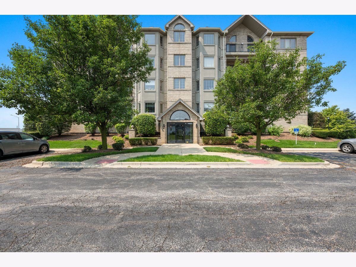 Homes & Condos & Townhomes For Sale Farmingdale Village Woodridge Illinois, 8515 Woodward Avenue