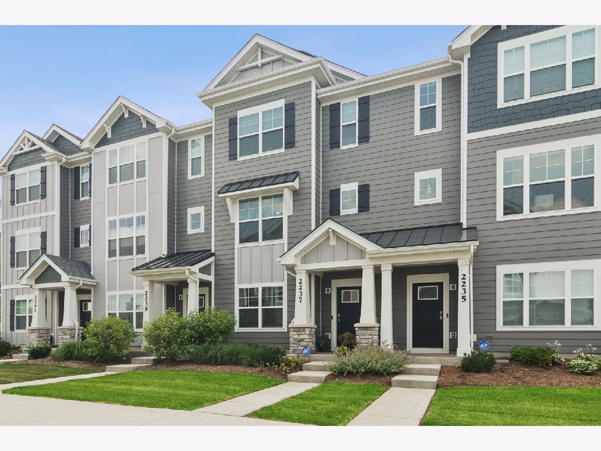 Condos & Townhomes For Sale The Townes At Oak Creek Mundelein Illinois, 2237 Glacier Street