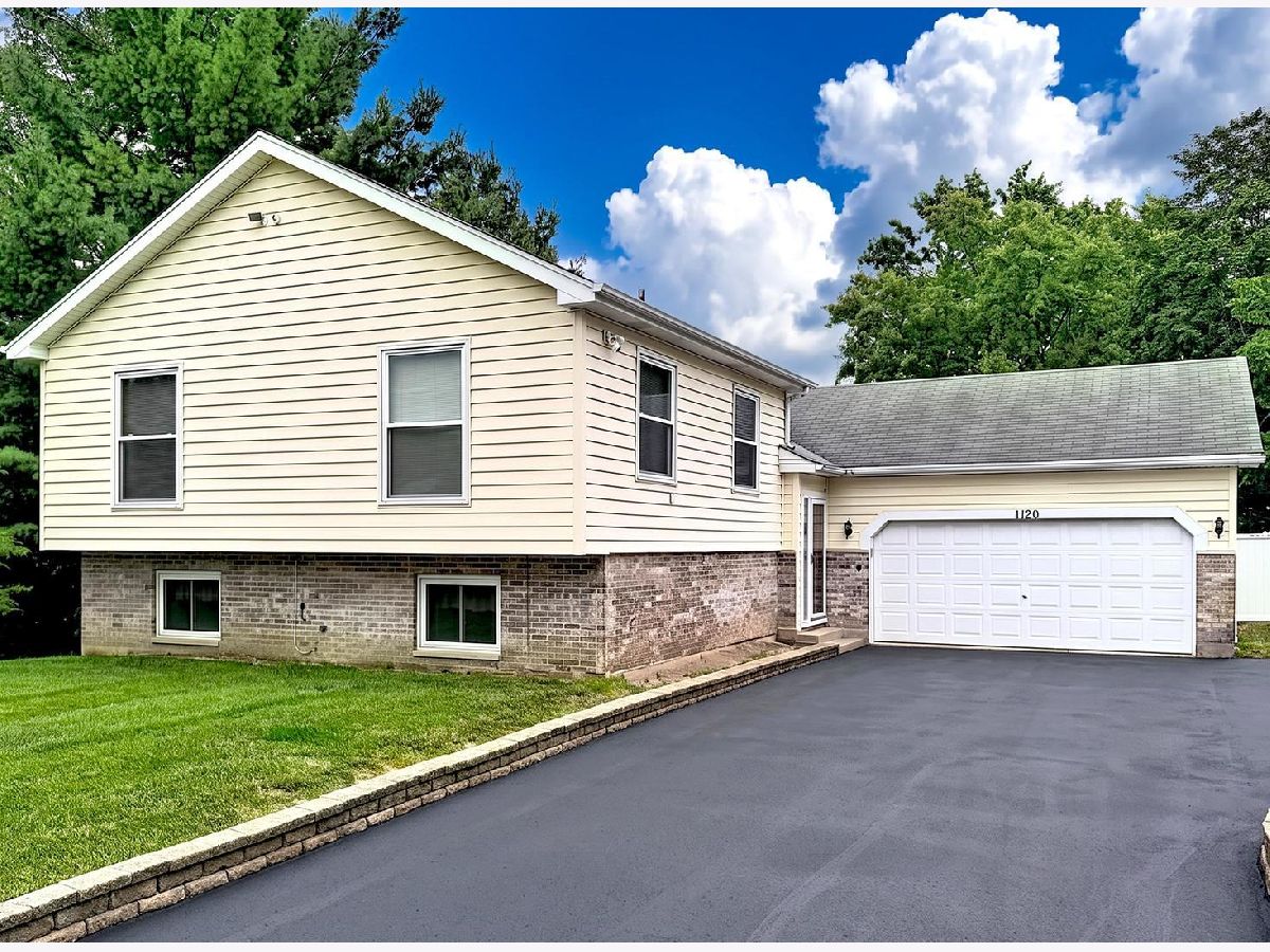 Homes For Sale Lake In The Hills Estates Lake In The Hills Illinois, 1120 Cherry Street