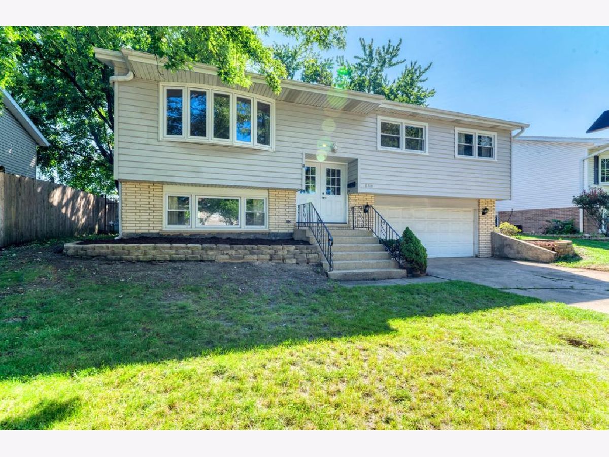  For Sale Hickory Hills Illinois, 8719 Willow Road