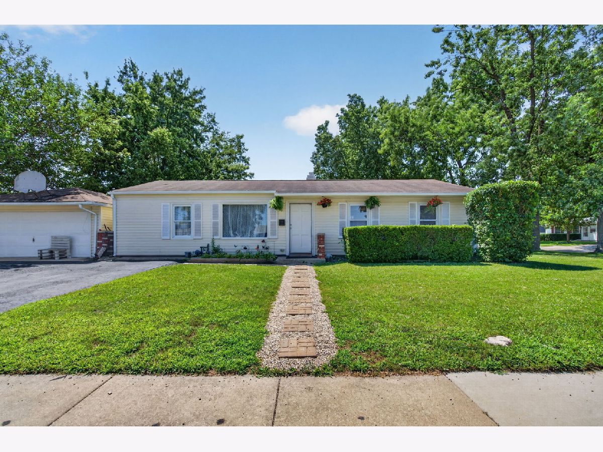  For Sale Romeoville Illinois, 27 Belmont Drive