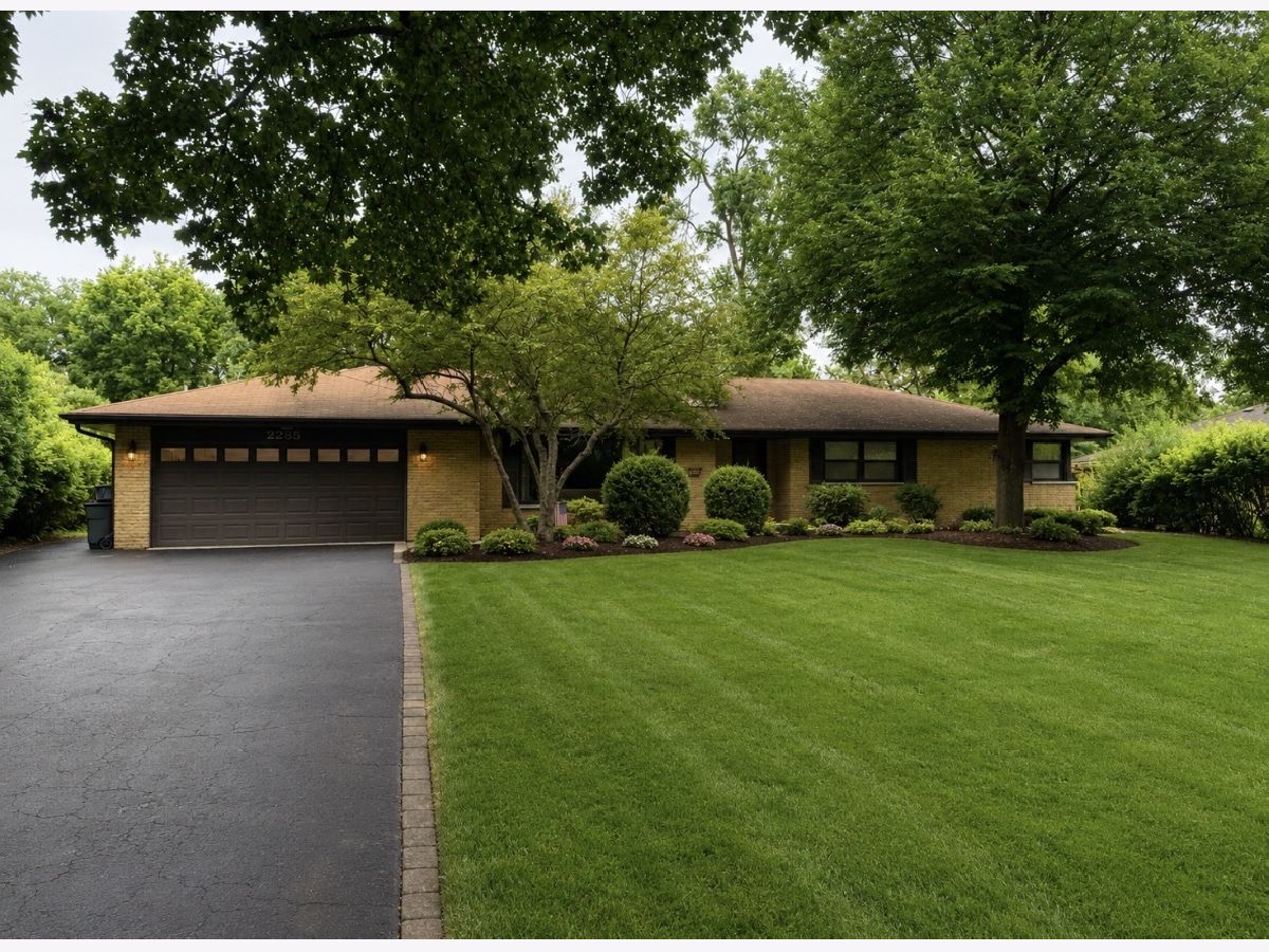 Homes For Sale Plum Grove Woodlands Palatine Illinois, 2285 Thorntree Lane