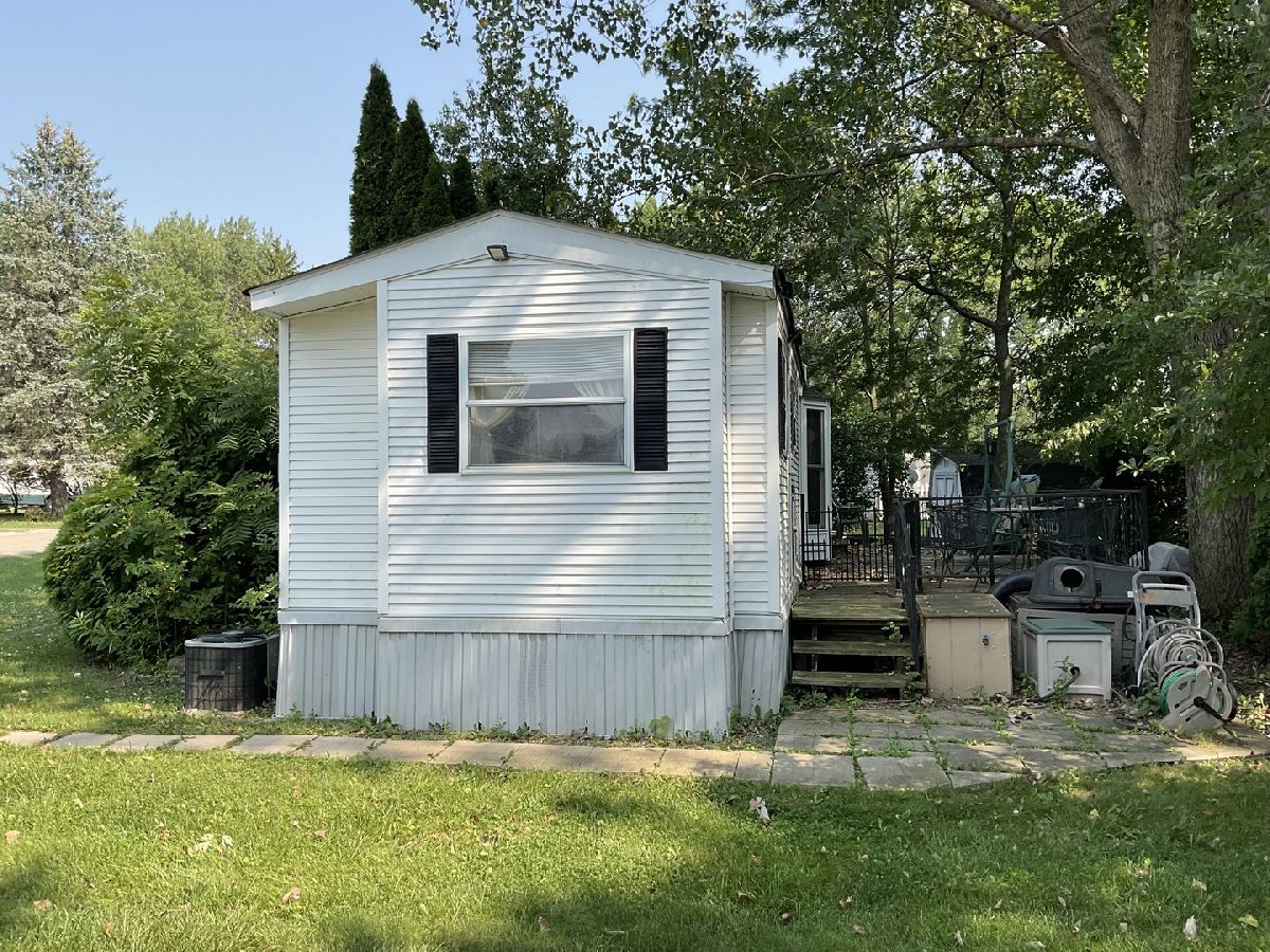  For Sale Lakemoor Illinois, 184 Windward