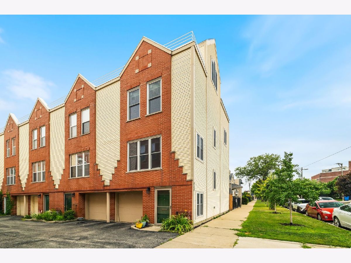  For Sale Chicago Illinois, 555 Artesian Avenue