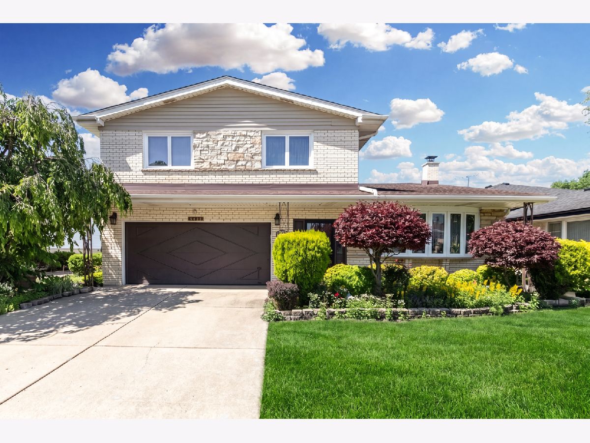  For Sale Niles Illinois, 8432 Amelia Drive