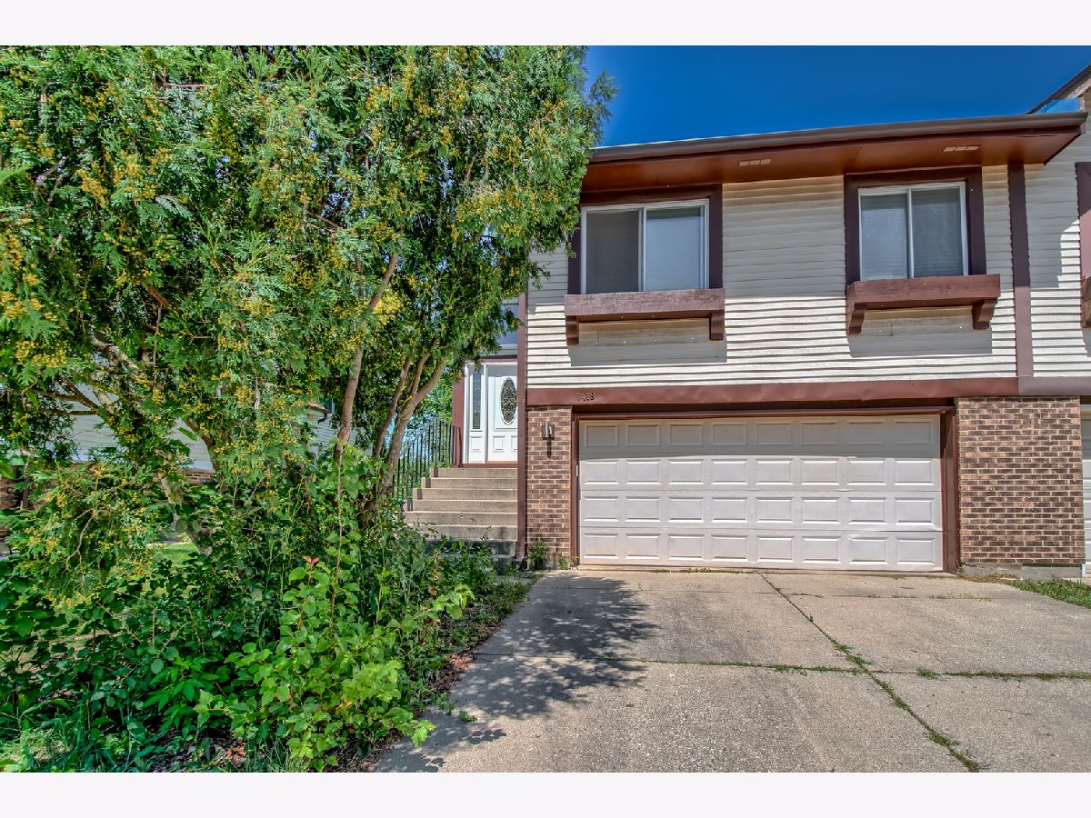  For Sale Wheeling Illinois, 1419 Chippewa Trail