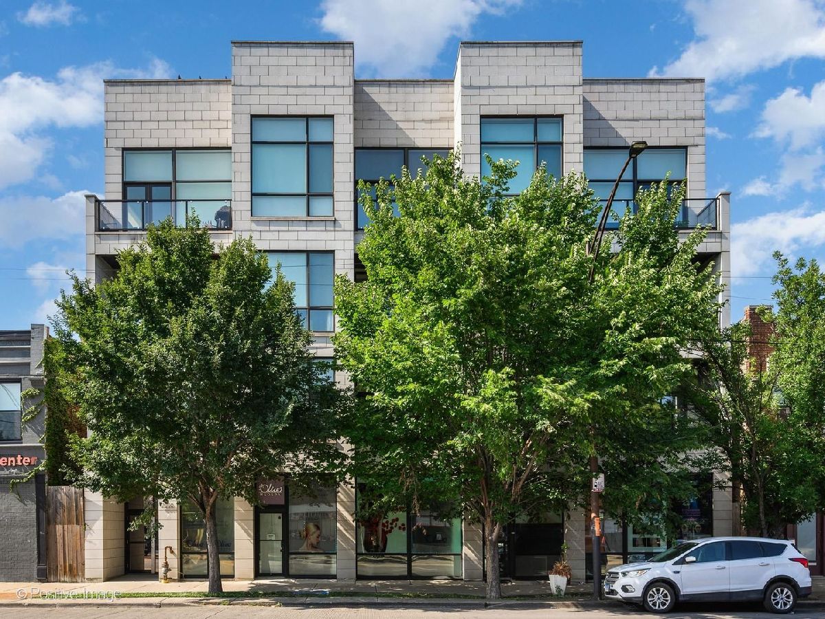  For Sale Chicago Illinois, 2550 Fullerton Avenue