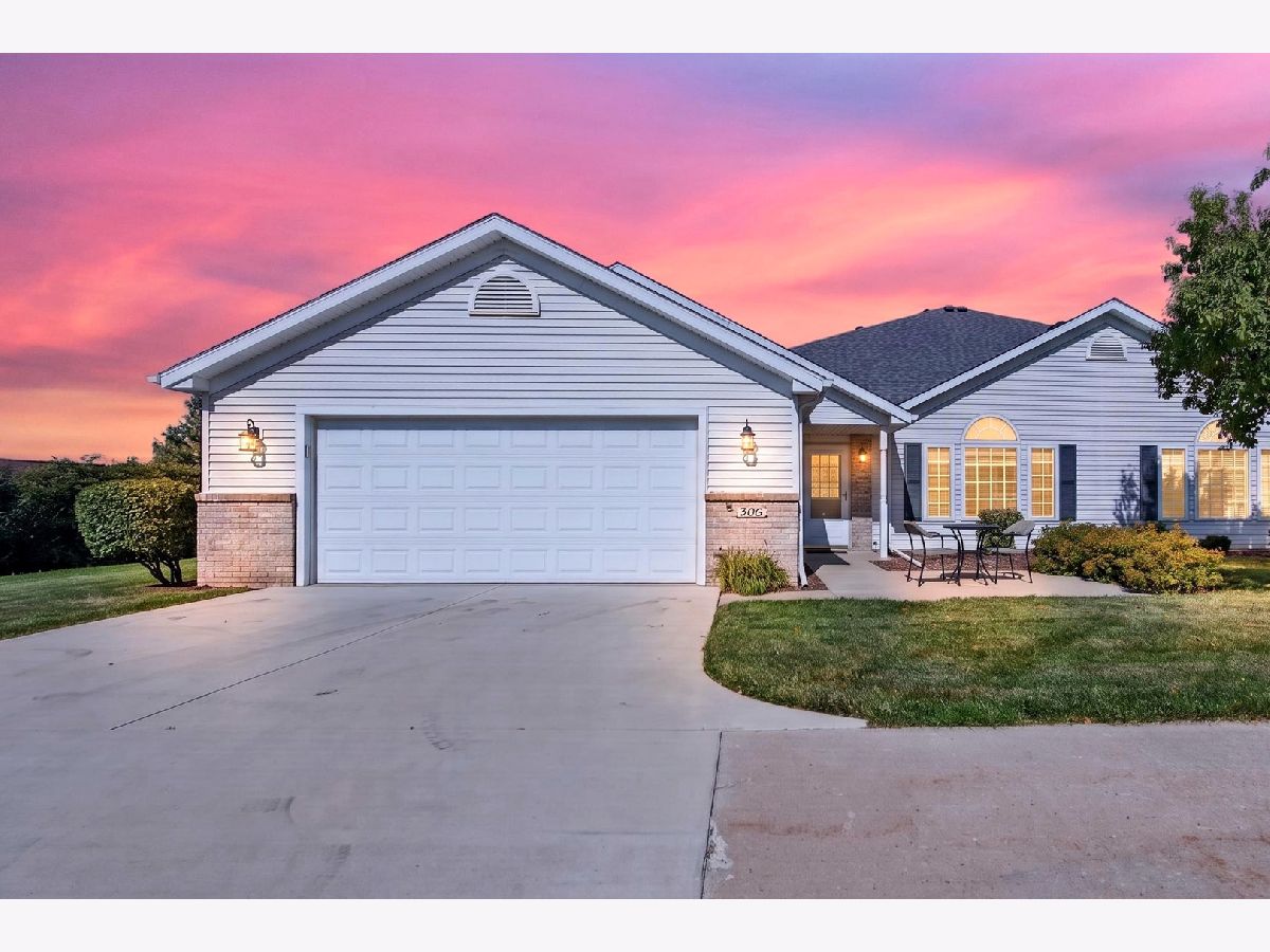 Condos & Townhomes For Sale Crosswinds Bloomington Illinois, 3707 Wine Way