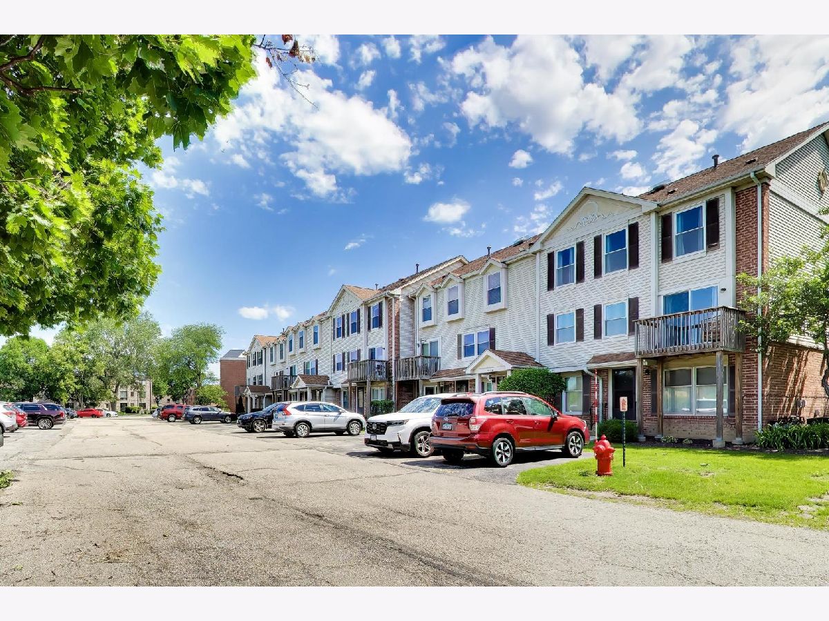 Condominiums For Sale Autumn Chase Rolling Meadows Illinois, 5602 Tinder Drive