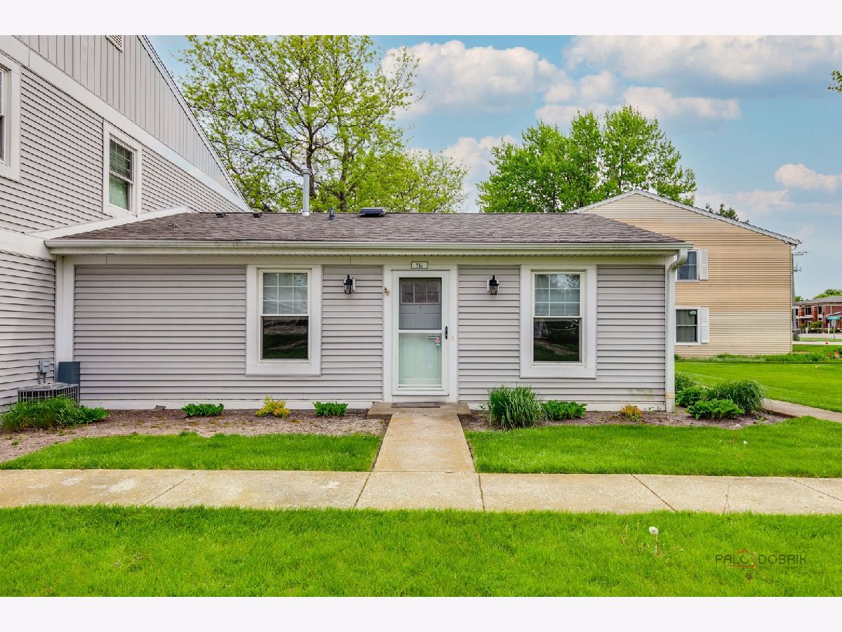 Townhomes & Condos & Homes For Sale Plymouth Farms Vernon Hills Illinois, 247 Sunset Court