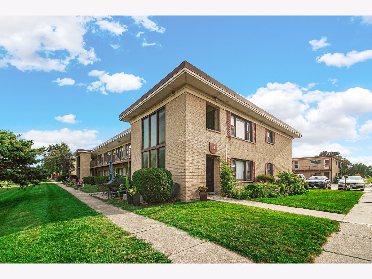  For Sale Northlake Illinois, 14 King Arthur Court