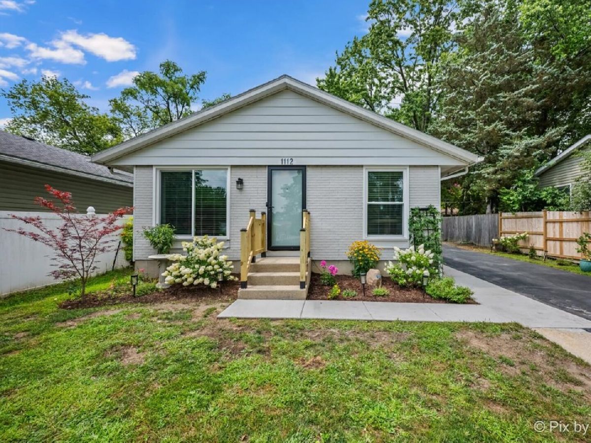  For Sale Round Lake Beach Illinois, 1112 Brentwood Drive