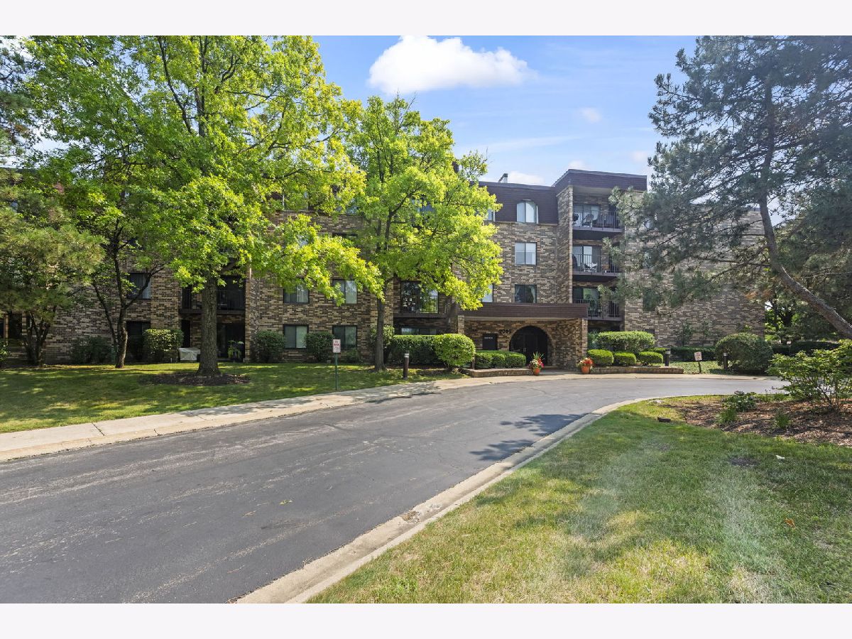 Condominiums & Homes For Sale Salceda Del Norte Northbrook Illinois, 2005 Valencia Drive