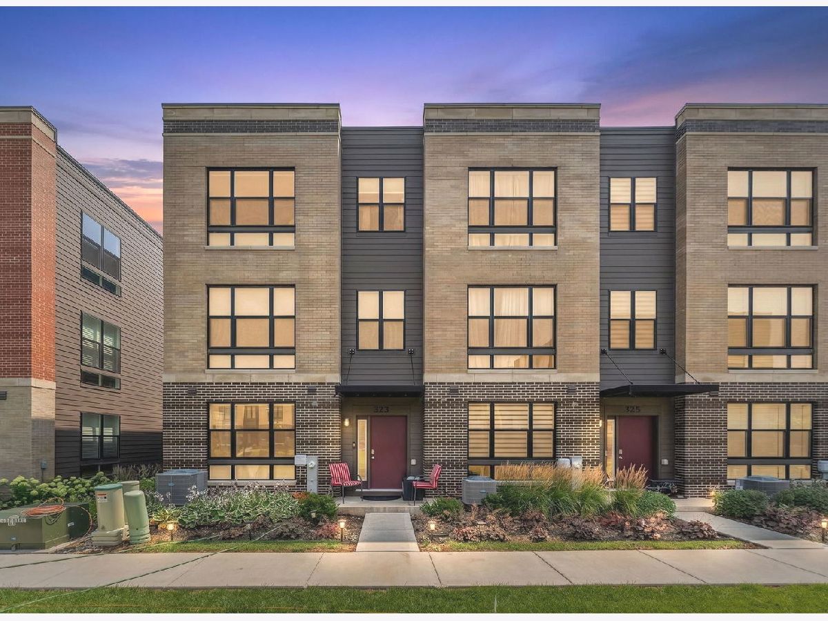 Condos & Townhomes For Sale The Summit At Yorktown Lombard Illinois, 323 Summit Circle