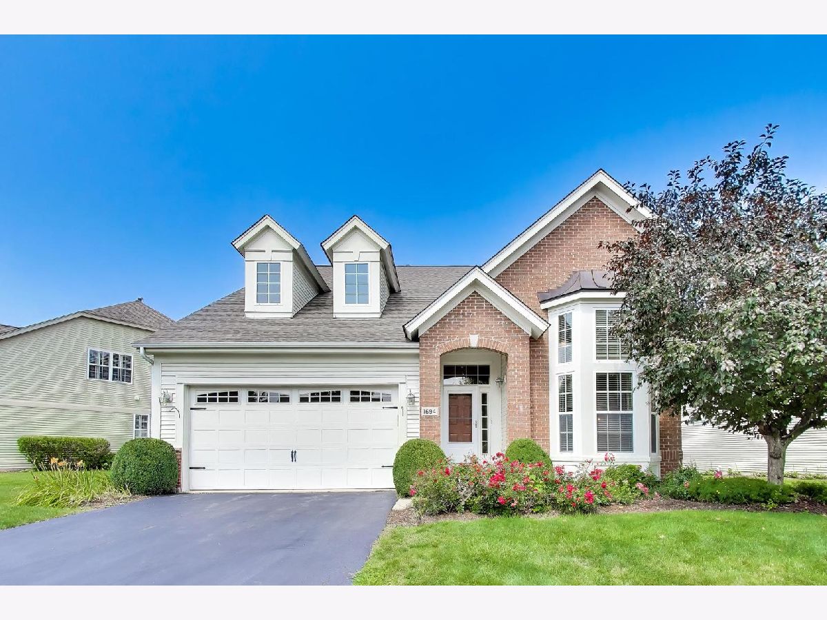  For Sale Aurora Illinois, 1694 Havenshire Road