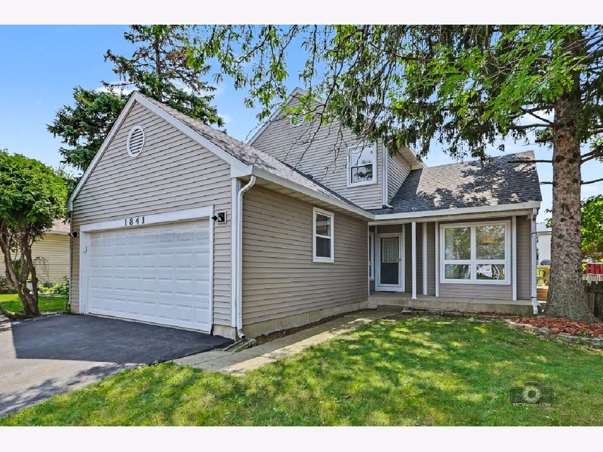  For Sale Hanover Park Illinois, 1841 Grosse Pointe Circle
