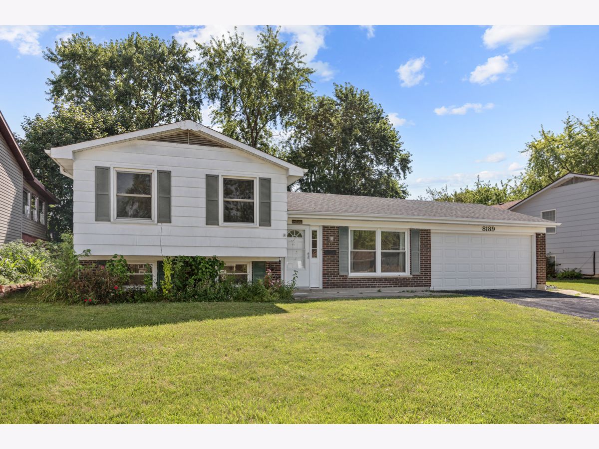  For Sale Hanover Park Illinois, 8189 Carlisle Drive