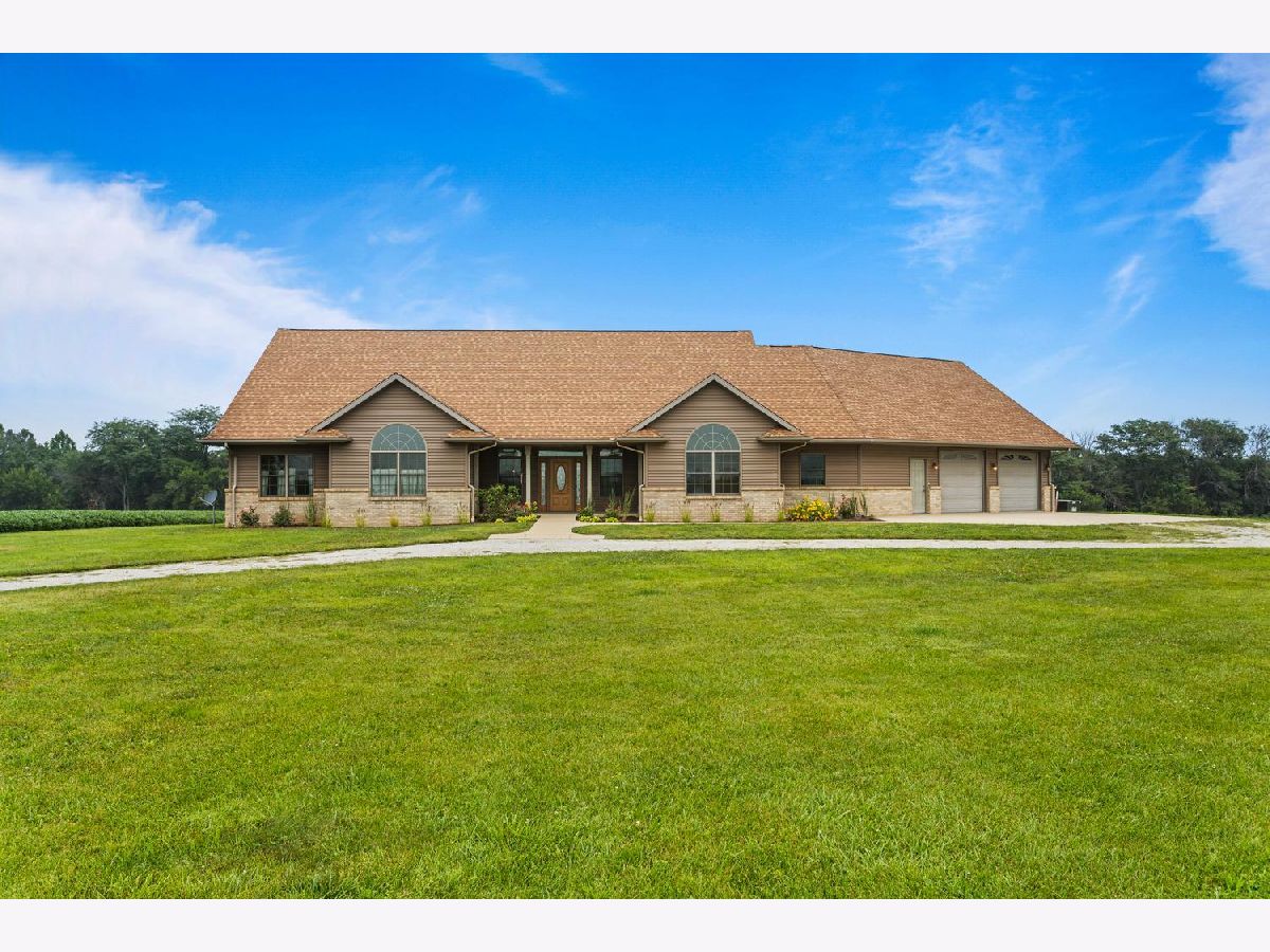 For Sale Tuscola Illinois, 1484 County Road 640 Road