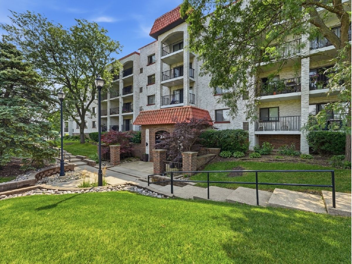  For Sale Wheeling Illinois, 350 Plum Creek Drive
