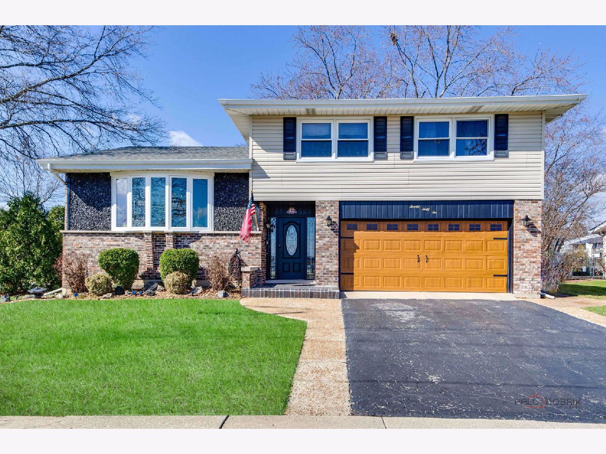  For Sale Arlington Heights Illinois, 2042 Goebbert Road
