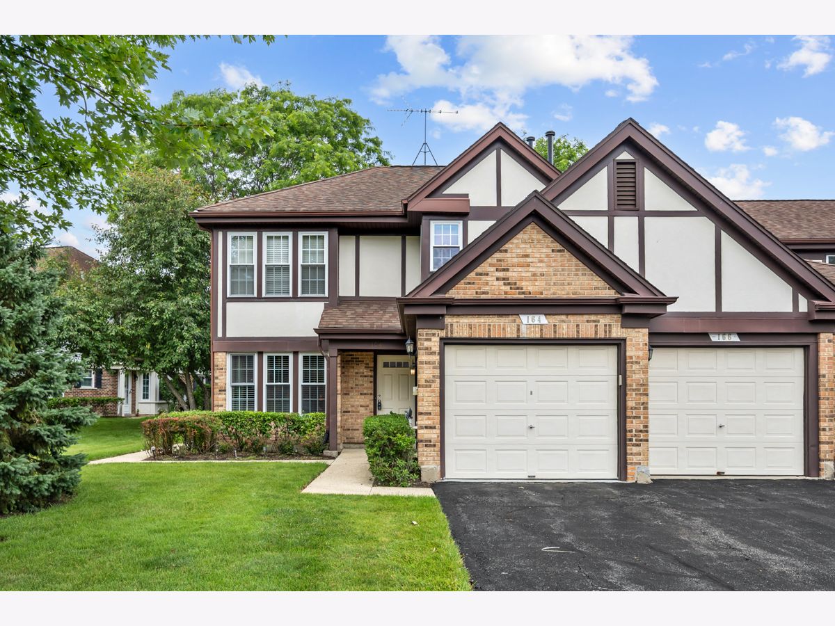 Homes & Townhomes & Condos Rented Old Farm Village Buffalo Grove Illinois, 164 White Branch