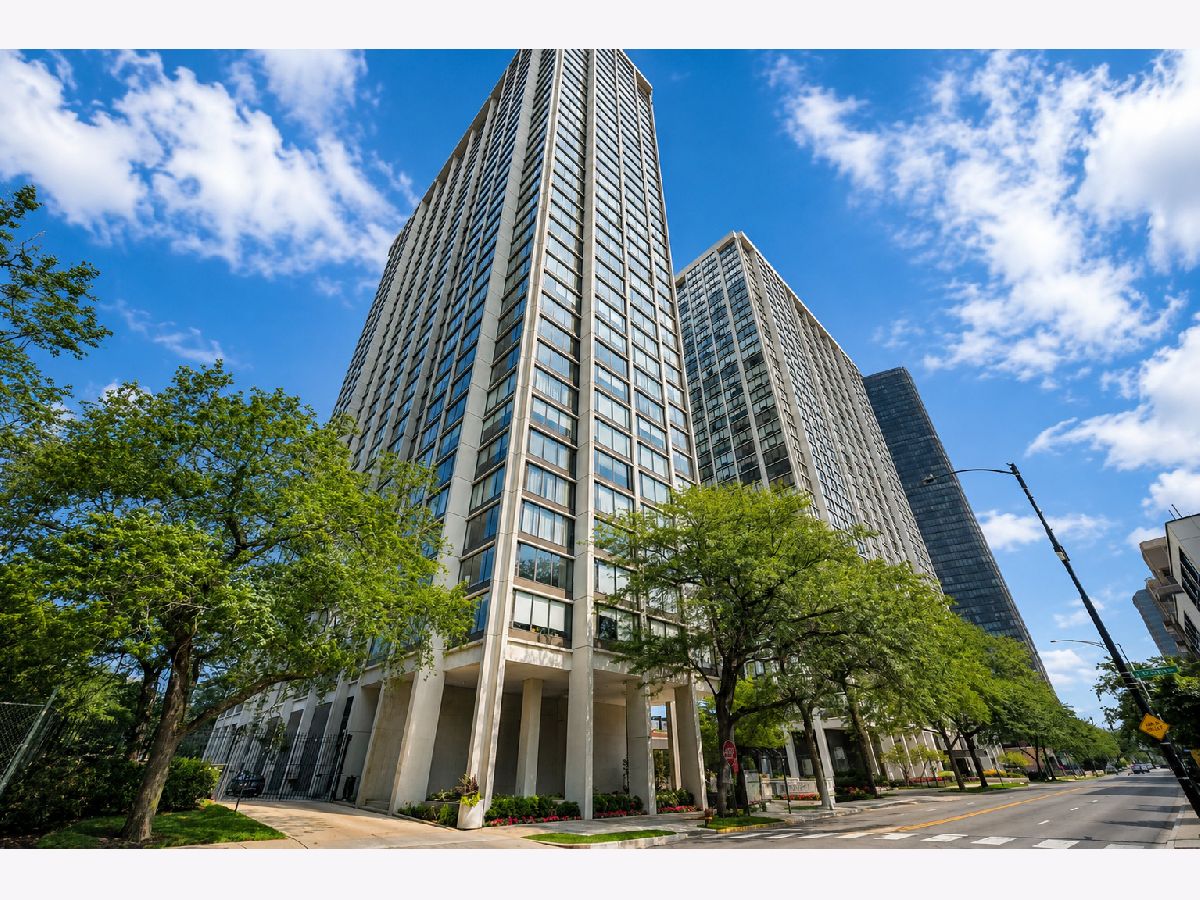  For Sale Chicago Illinois, 5455 Sheridan Road