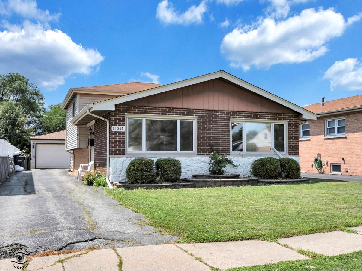  For Sale Chicago Ridge Illinois, 11044 Menard Avenue