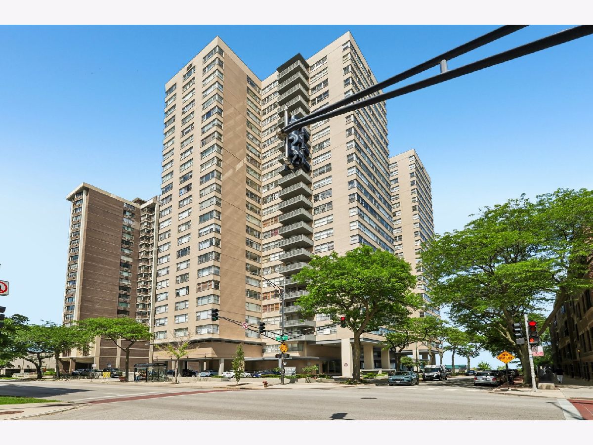 Condominiums For Sale Shoreline Towers Chicago Illinois, 6301 Sheridan Road