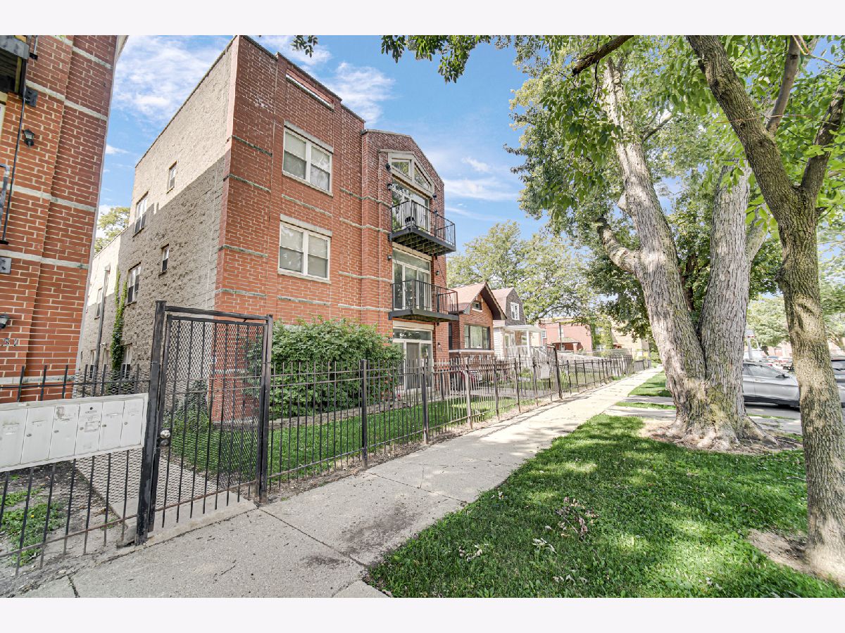  For Sale Chicago Illinois, 5933 Huron Street