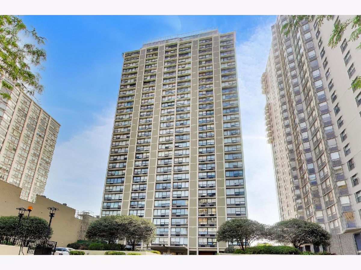  For Sale Chicago Illinois, 5733 Sheridan Road