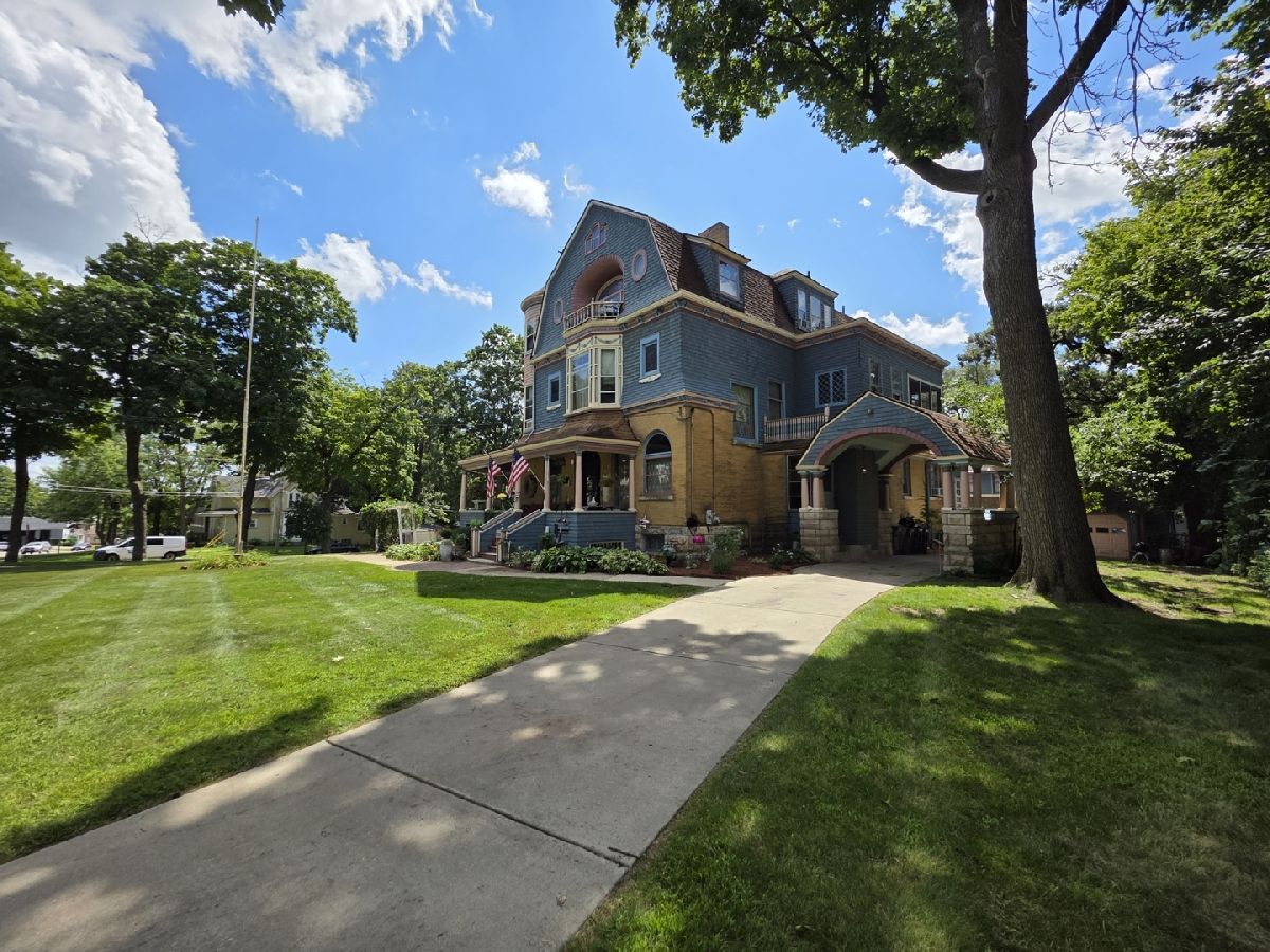  For Sale Elgin Illinois, 705 Highland Avenue