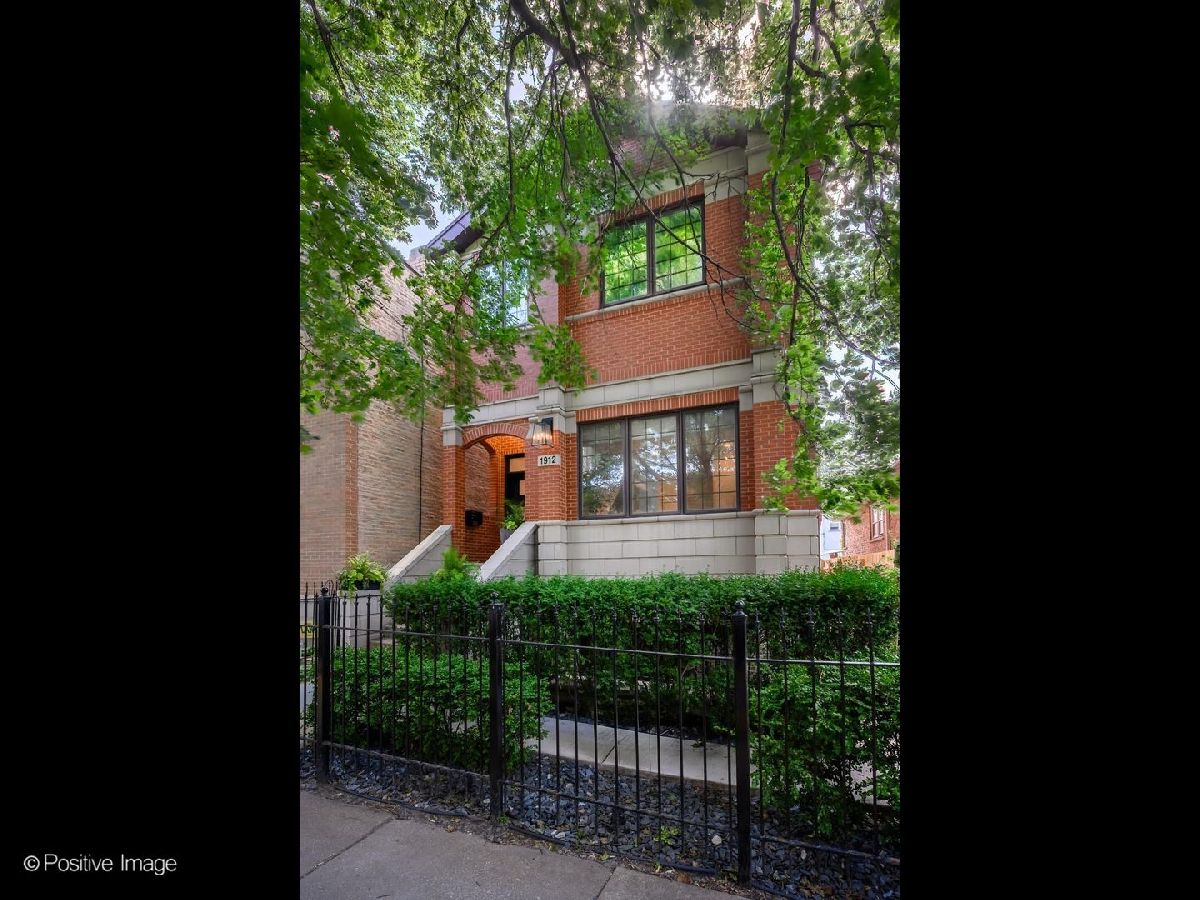  For Sale Chicago Illinois, 1912 Hoyne Avenue