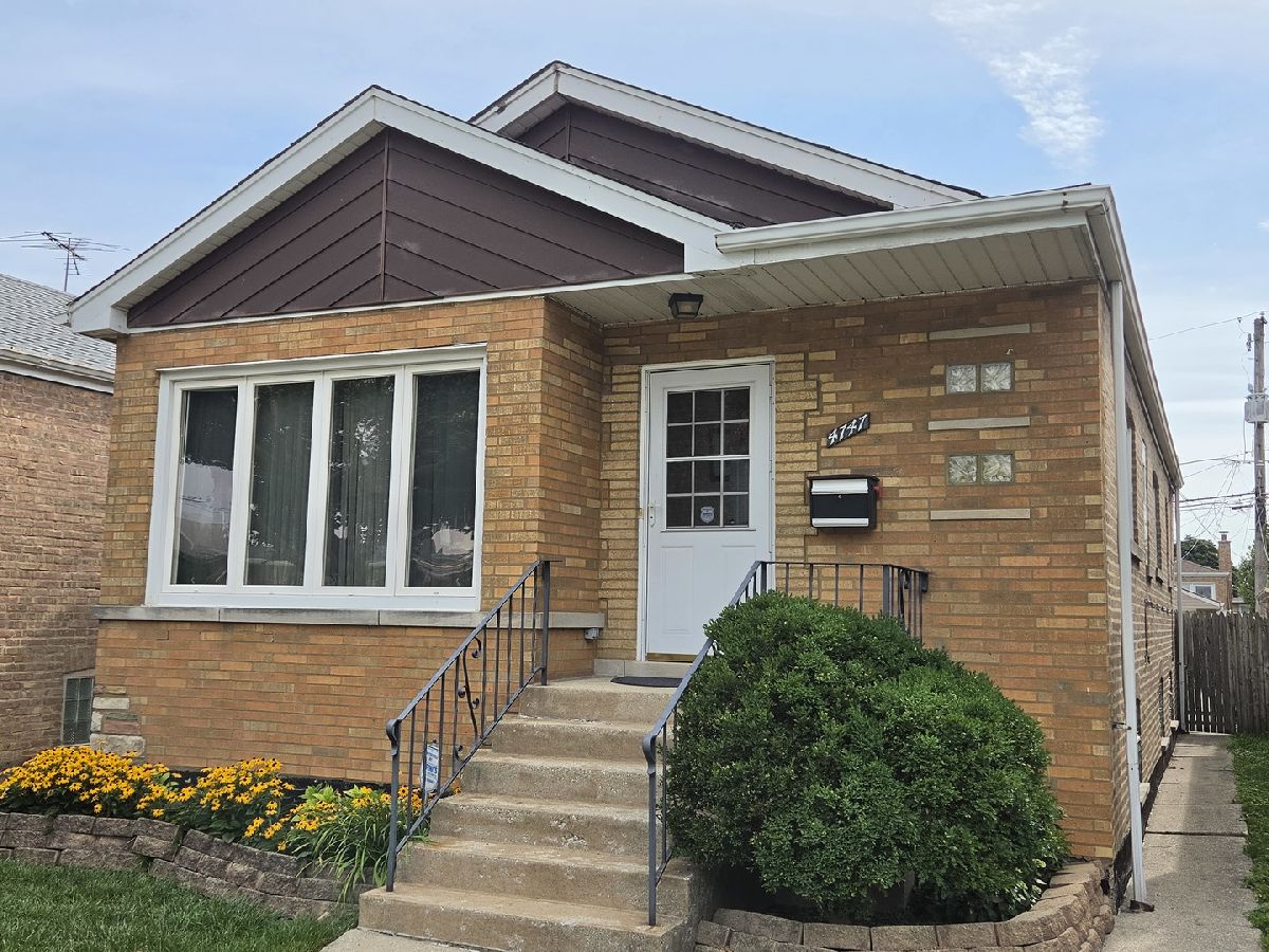  For Sale Chicago Illinois, 4747 Leclaire Avenue