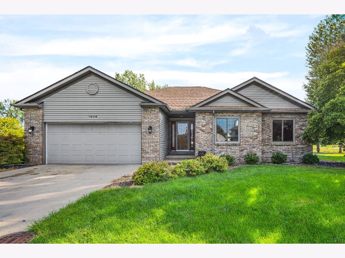 Homes & Condos & Townhomes For Sale Ironwood Normal Illinois, 1904 Berkshire Gardens Cc Lane