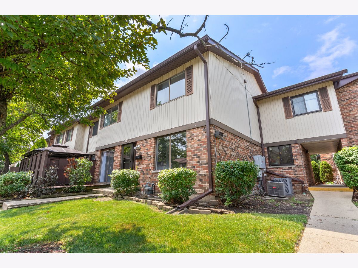  For Sale Downers Grove Illinois, 7348 Winthrop Way