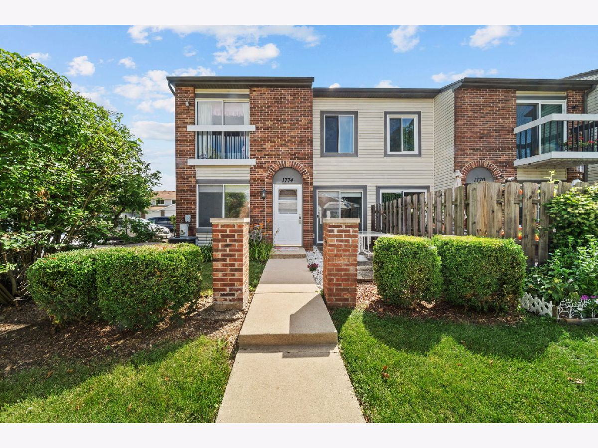 Townhomes & Condos Sold Barrington Square Hoffman Estates Illinois, 1774 Raleigh