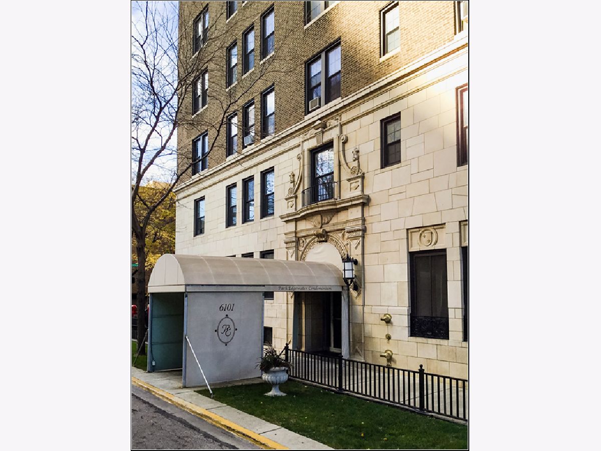  For Sale Chicago Illinois, 6101 Sheridan Road