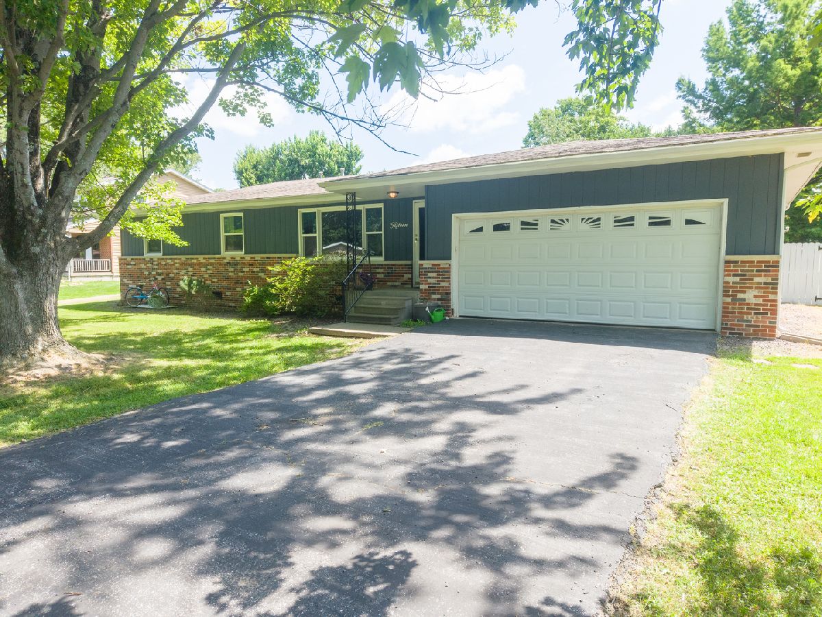  For Sale Salem Illinois, 15 Lakedale Drive