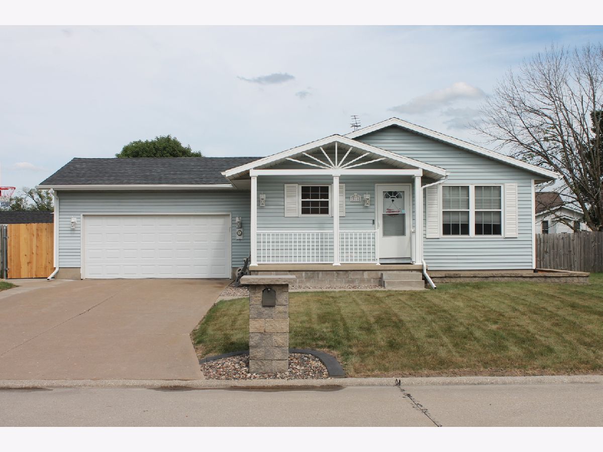  For Sale Colona Illinois, 916 Birchwood Drive