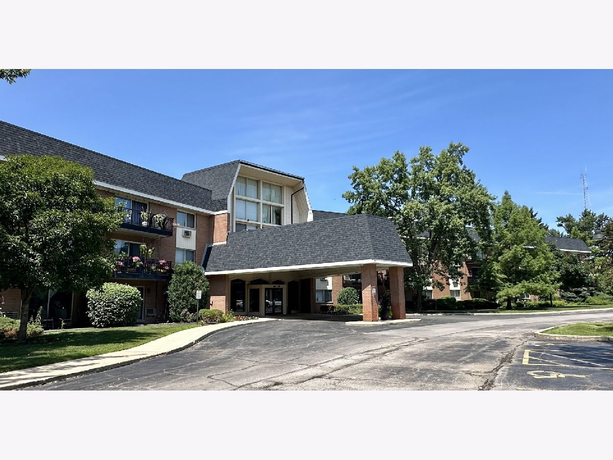  For Sale Glen Ellyn Illinois, 1188 Royal Glen Drive
