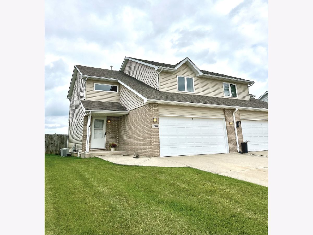  Rented Crest Hill Illinois, 2394 Caton Crest